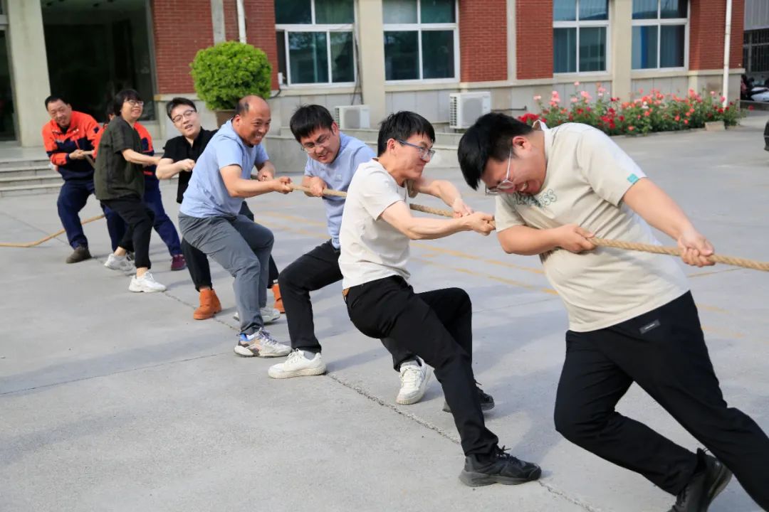 上海山美股份2025春季運(yùn)動會火熱啟幕！拔河、籃球預(yù)賽燃情開戰(zhàn)